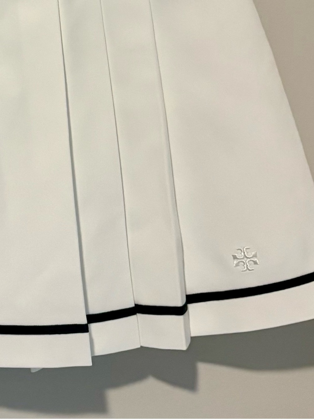 Tory Burch Sport Tech Twill Pleated White Tennis Skirt with Navy Trim - Picture 2 of 3